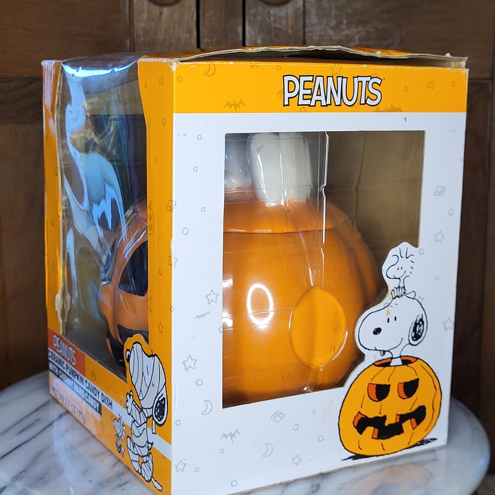 Peanuts Orange Pumpkin Candy Dish with Snoopy - Picture 6 of 11